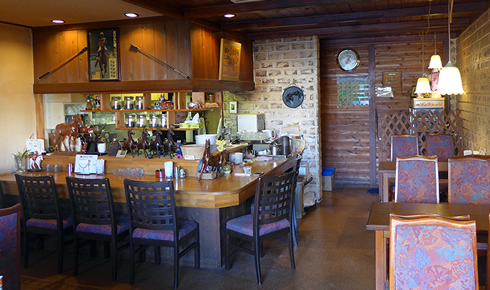 喫茶ぱどっくの店内です。全席喫煙できます。